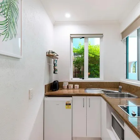 Oasis Breeze On Macrossan Street - No Stairs! Apartment Port Douglas Exterior photo