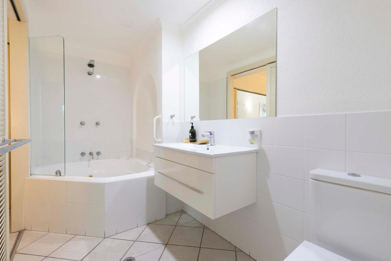 Apartment Oasis Breeze On Macrossan Street - No Stairs!